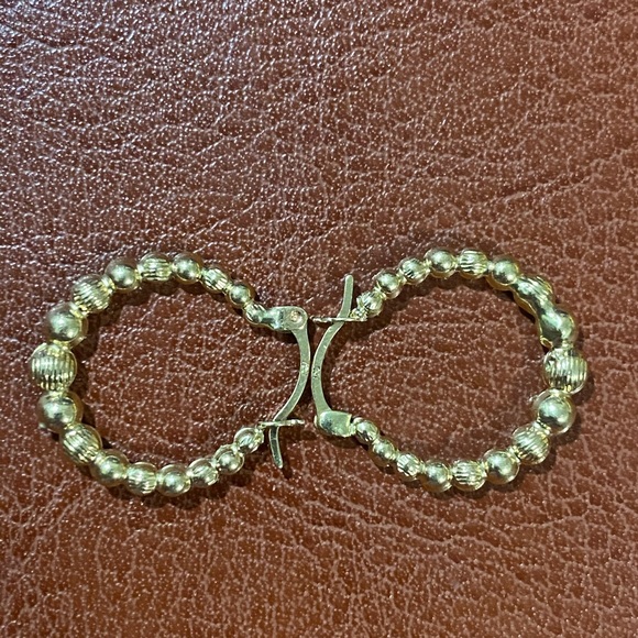 18K Gold Earrings - Picture 4 of 5